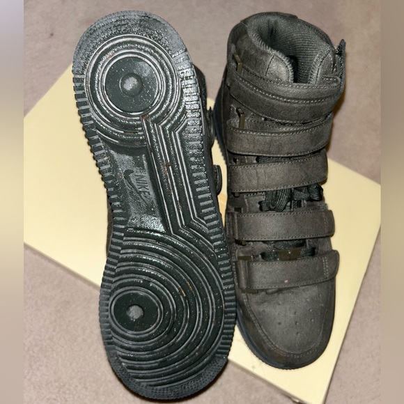 Billie Eilish Nike AF 1 shoes - Picture 4 of 7